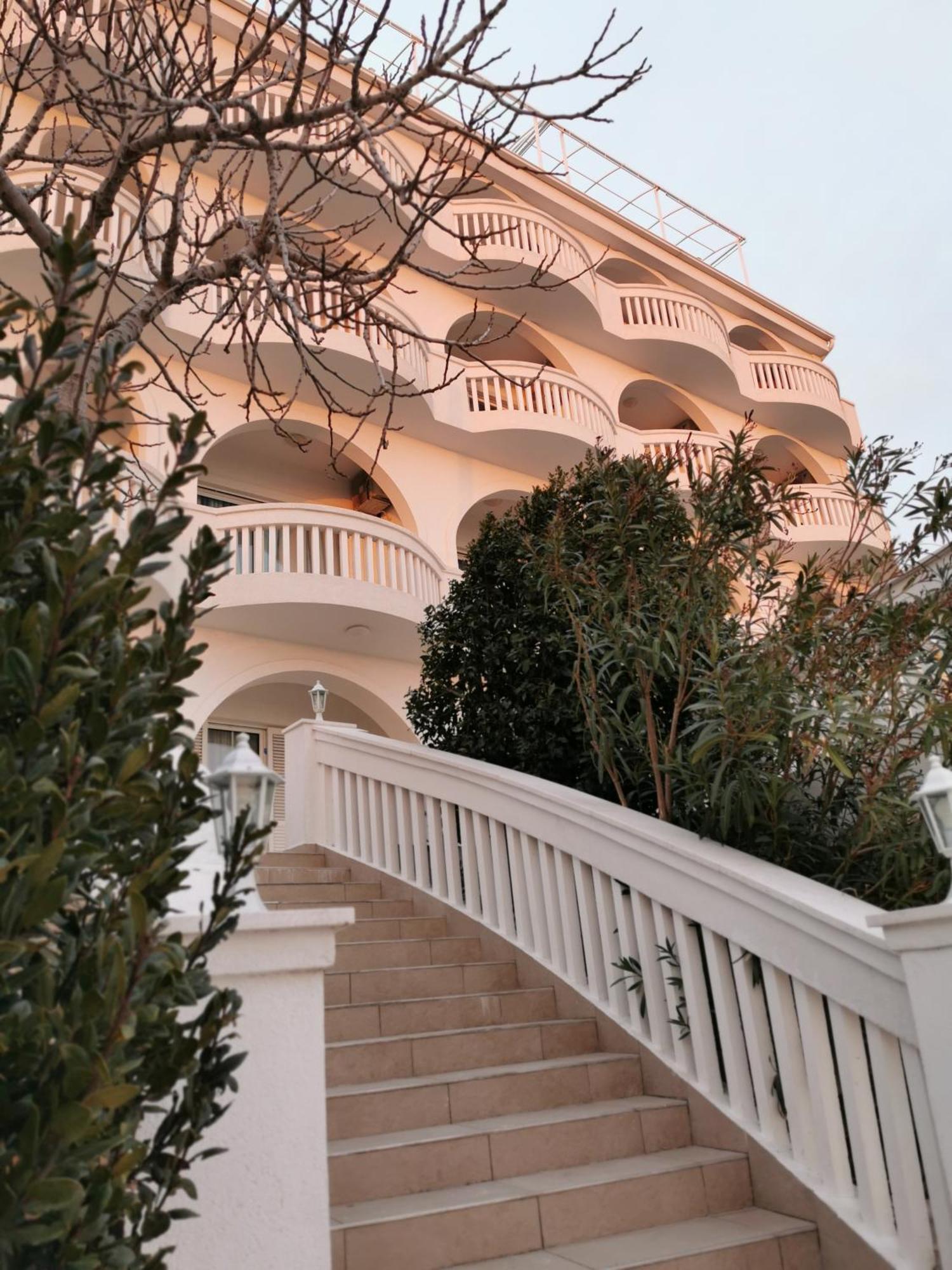 Villa Bellevue نوفي فينودولسكي المظهر الخارجي الصورة